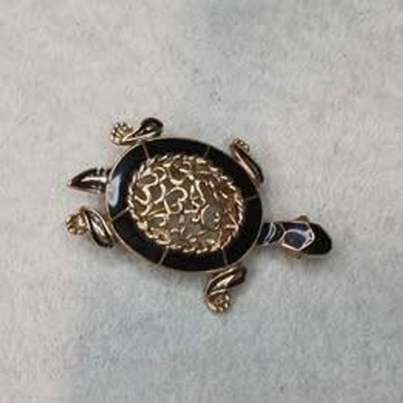 Jewelry - Vintage Turtle Brooch Gold Tone Black Enamel Filigree Pin